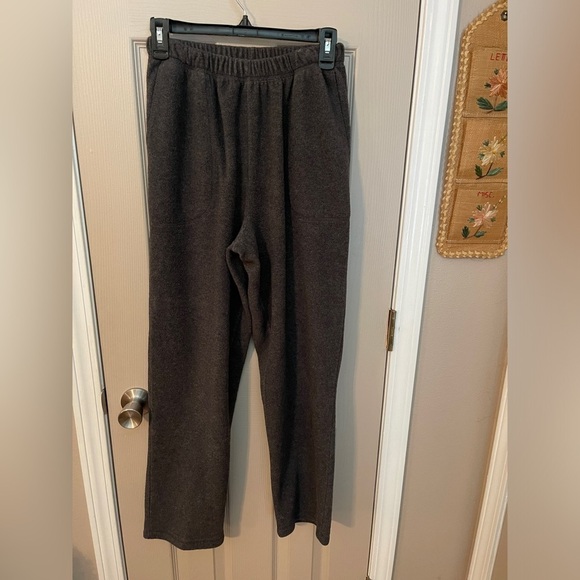 Lilly of California vintage dark gray poly/rayon blend pull on fleece pants. M. - Picture 2 of 6